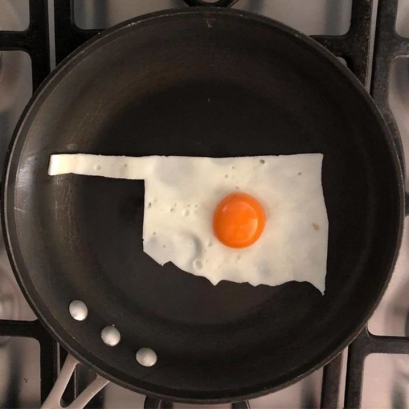 Творческий подход: каждое утро художник превращает яичницу в новое произведение искусства