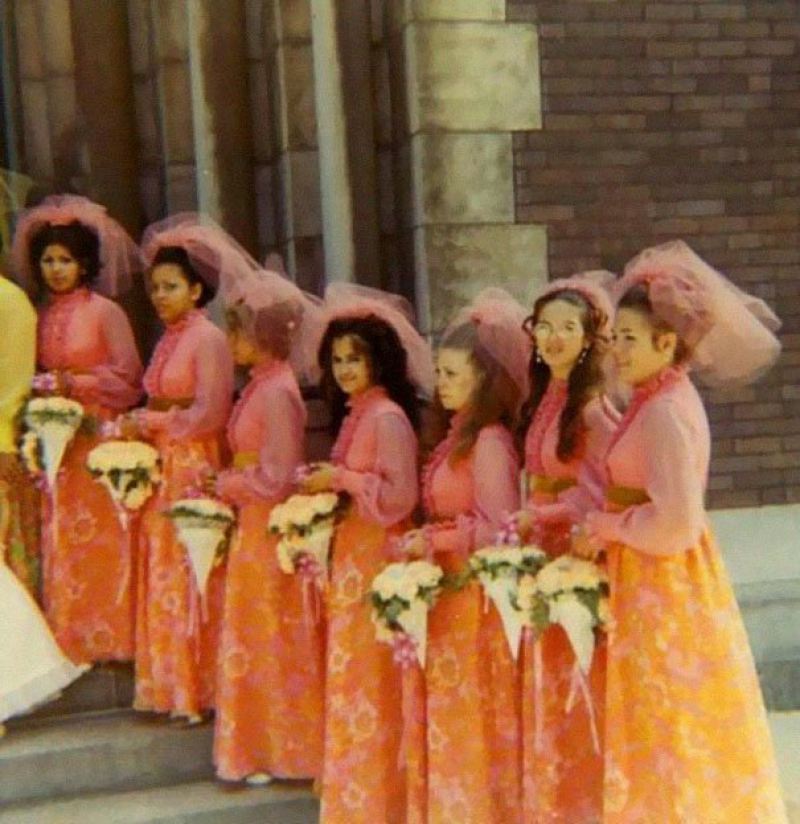 30 смешных и нелепых нарядов подружек невесты