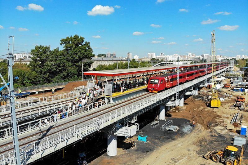 Быстрее и комфортнее: Собянин открыл новую железнодорожную платформу Окружная