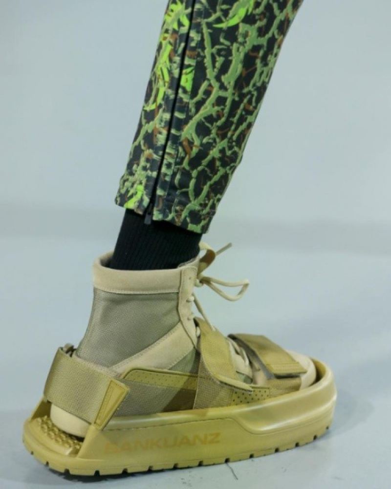 Модный китайский бренд удивил новой коллекцией обуви 