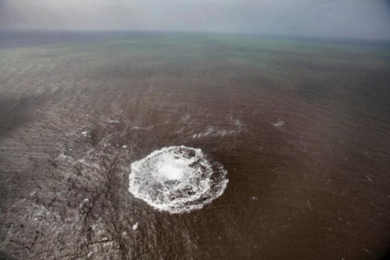 Подводное извержение вулкана на Канарских островах 
