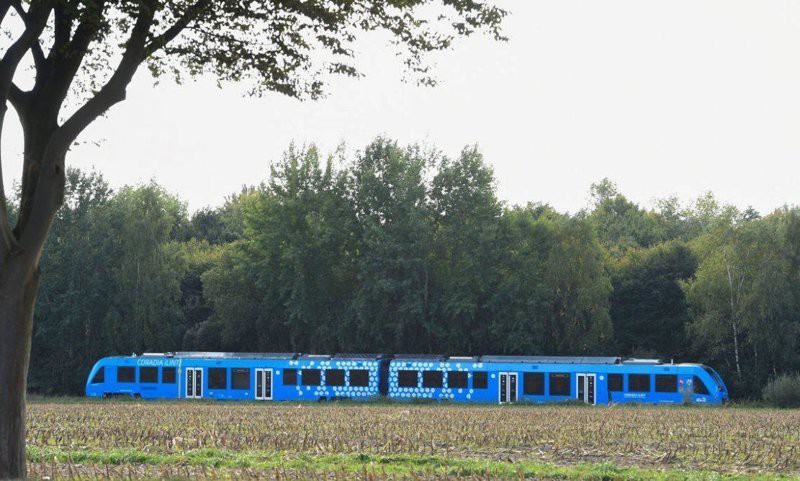 В Германии запустили первый в мире поезд на водороде