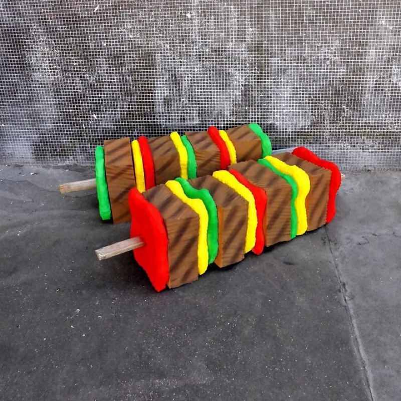 Французский художник превращает выброшенные матрасы в аппетитные скульптуры
