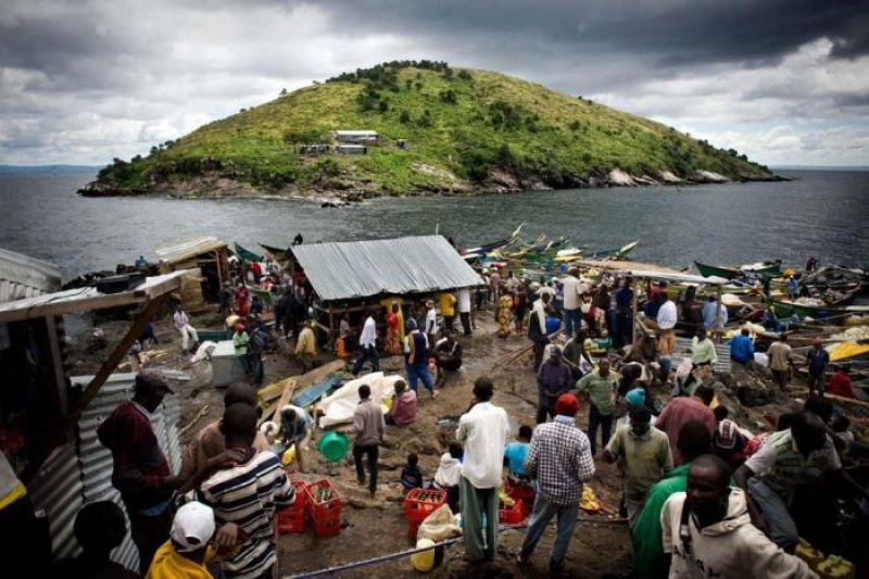 Как выглядит самый густонаселенный остров в мире (9 фото)
