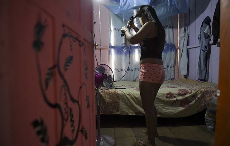 Голодающие венесуэлки оккупировали рынок проституции в Колумбии