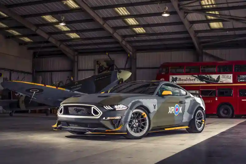 Mustang в честь Spitfire: как Ford помогает молодым лётчикам