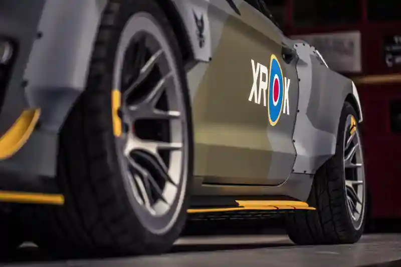 Mustang в честь Spitfire: как Ford помогает молодым лётчикам