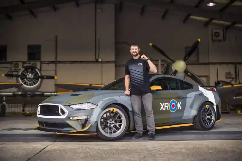 Mustang в честь Spitfire: как Ford помогает молодым лётчикам