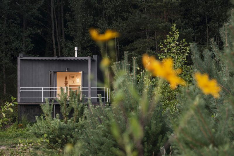 Небольшой домик для отдыха в литовском лесу