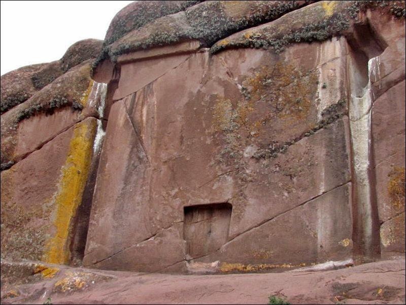 Не влезай, убьет: древние памятники, которые считают порталами