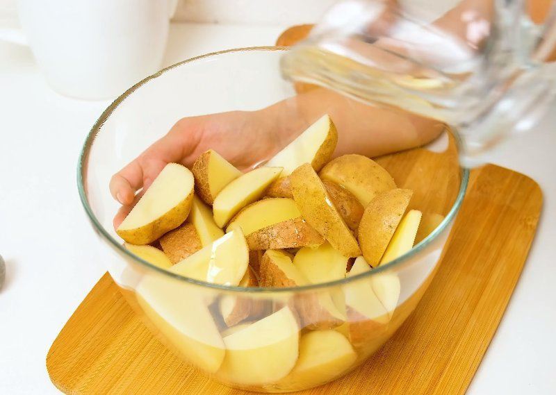 2 простых рецепта картофеля в духовке