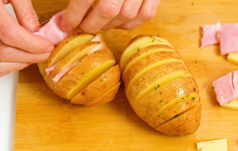 2 простых рецепта картофеля в духовке
