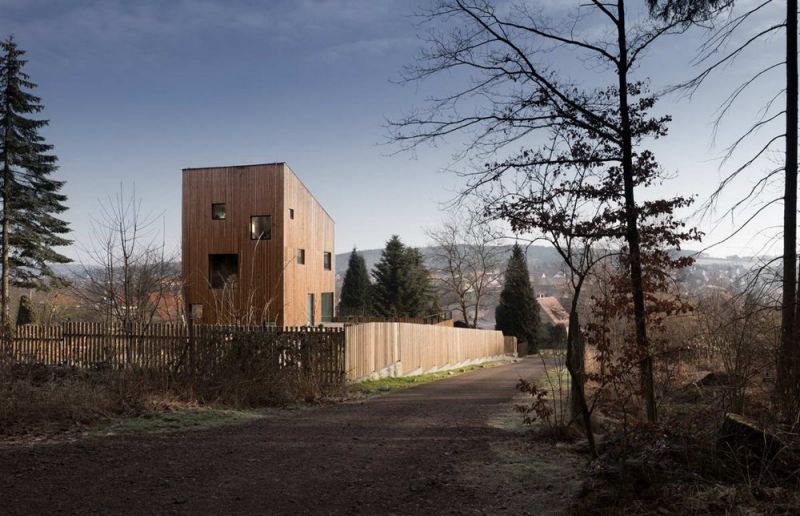 Дом-башня на краю леса в Чехии