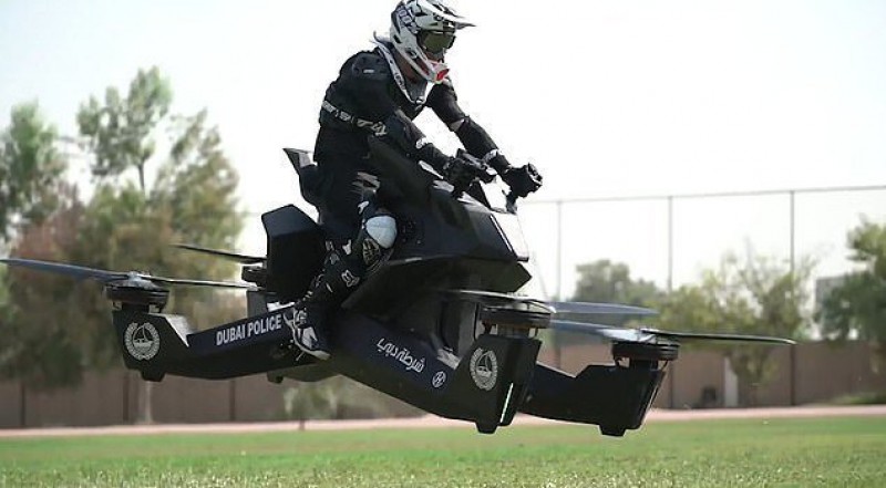 Полицейские Дубая учатся летать