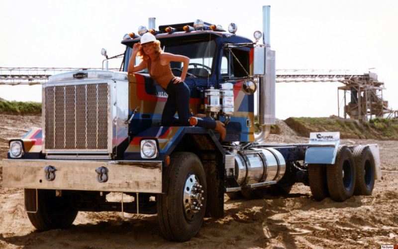 Американские большие грузовики для дальнобойных перевозок
