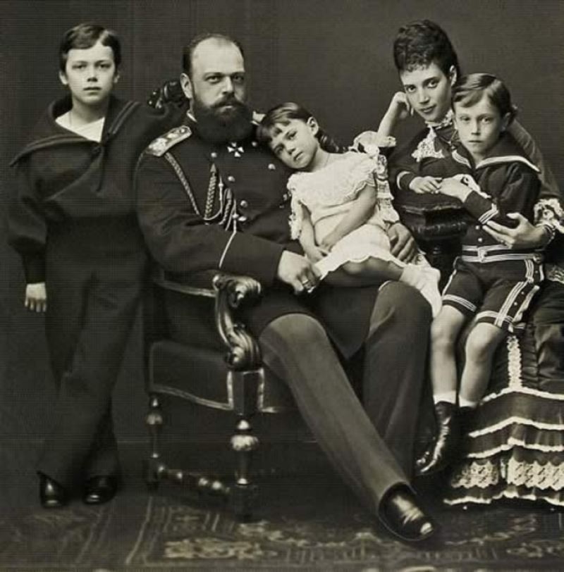 Воспитание царских детей в России. Александр III с женой и детьми