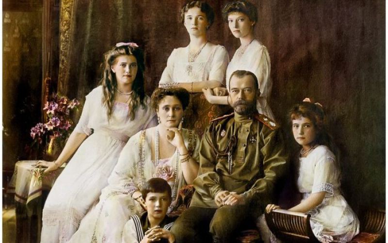 Рождественские подарки детям в семьях российских императоров. Николай II с семьей