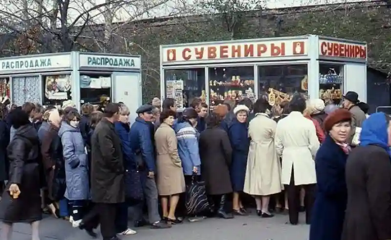 Жизнь в очереди: фотосвидетельства дефицита в СССР, которые