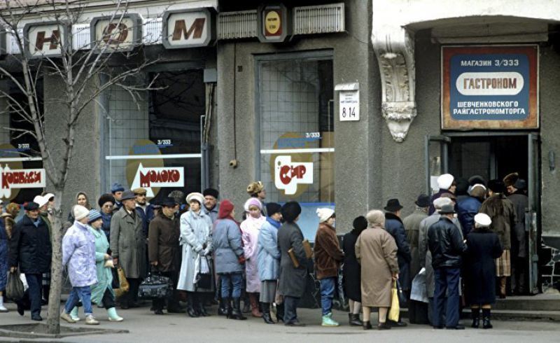 Жизнь в очереди: фотосвидетельства дефицита в СССР, которые