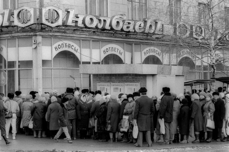 Жизнь в очереди: фотосвидетельства дефицита в СССР, которые