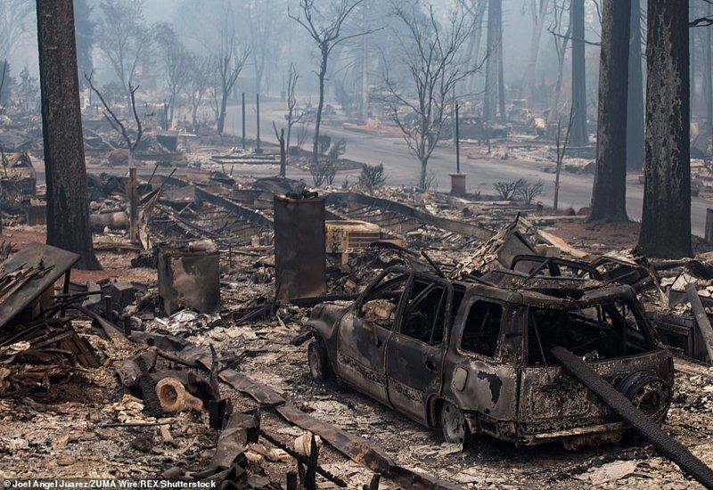 Разрушенная пожарами Калифорния: вид с воздуха