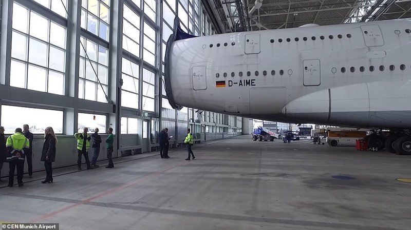 В немецком аэропорту усовершенствовали ворота, чтобы разместить