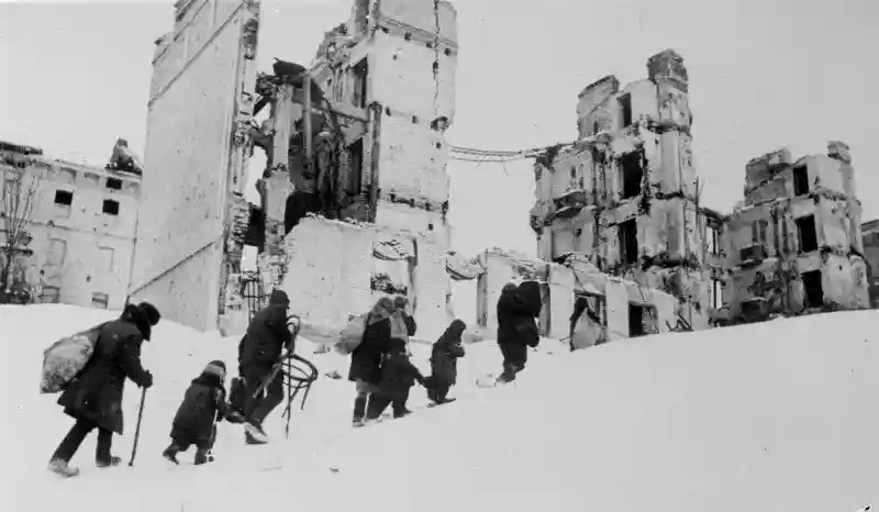 Голод, пожары и мёртвые. Воспоминания детей Сталинграда о ноябре 1942