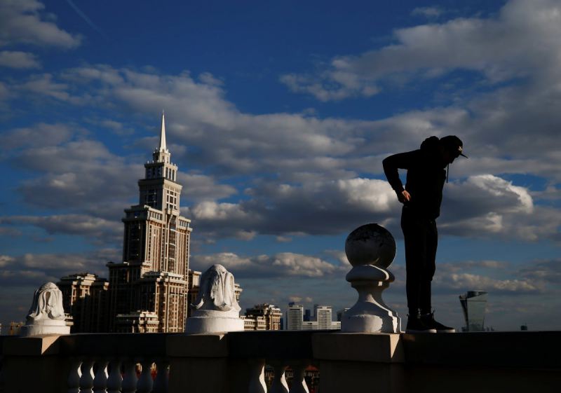 Отчаянные московские руферы готовы на многое ради хорошего фото