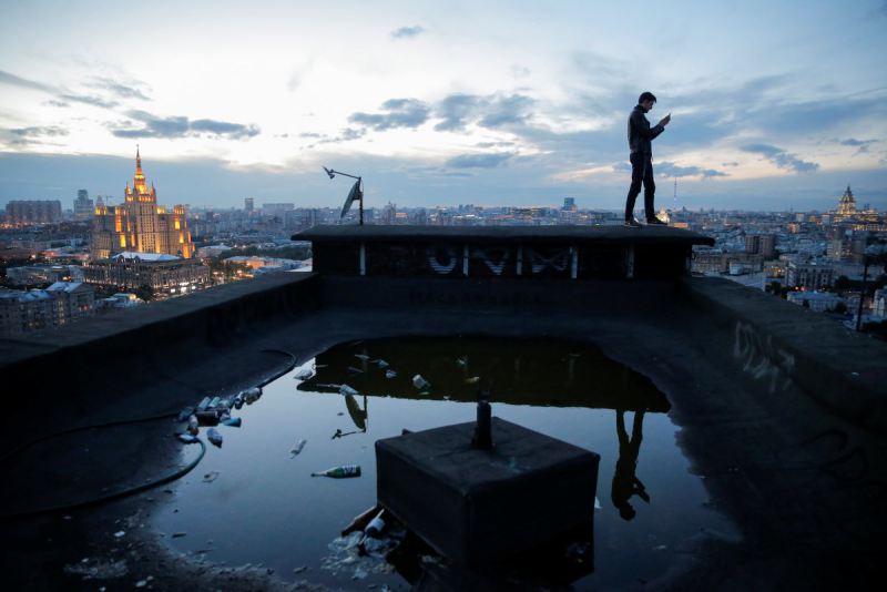 Отчаянные московские руферы готовы на многое ради хорошего фото