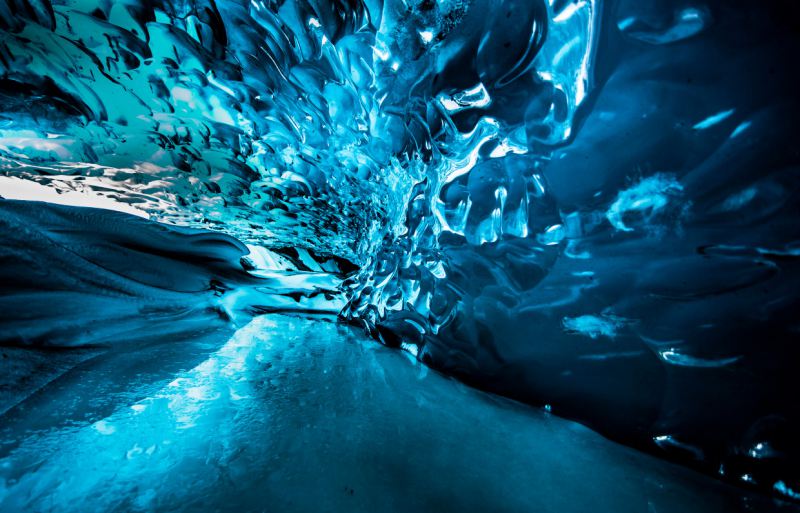 Прогулка по сказочным пещерам Исландии