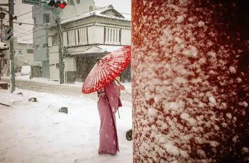 Причудливые и экстраординарные уличные фото японского фотографа Шина