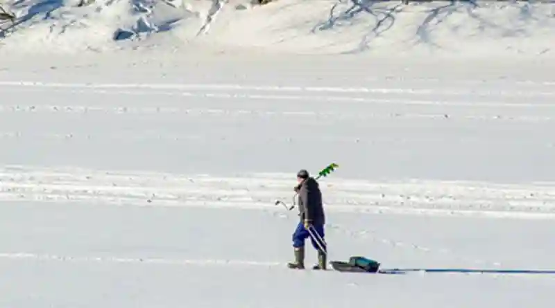 На морозе это делать строго запрещено