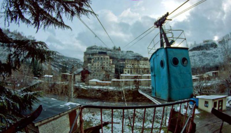 Прогулка по исчезающему грузинскому городку (18 фото)