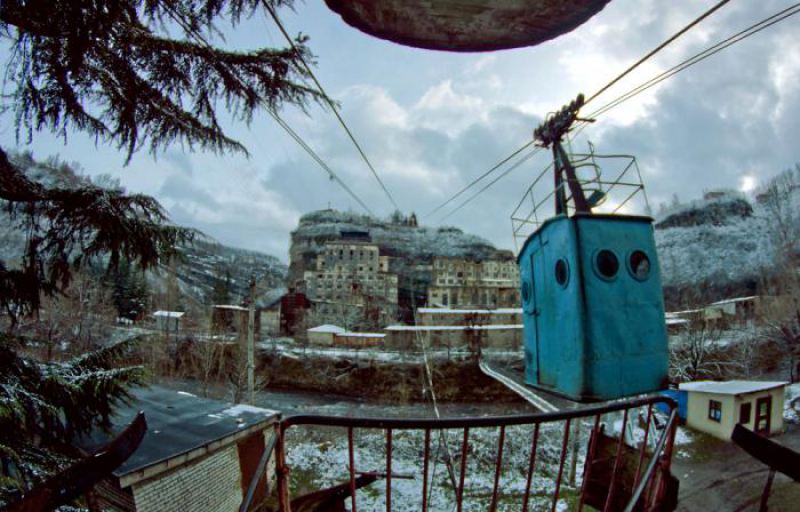 Прогулка по исчезающему грузинскому городку (18 фото)