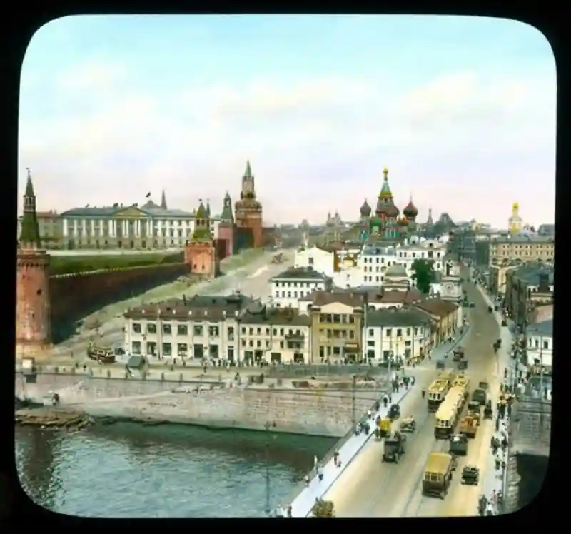 Уникальные цветные фото Москвы 1930-х годов