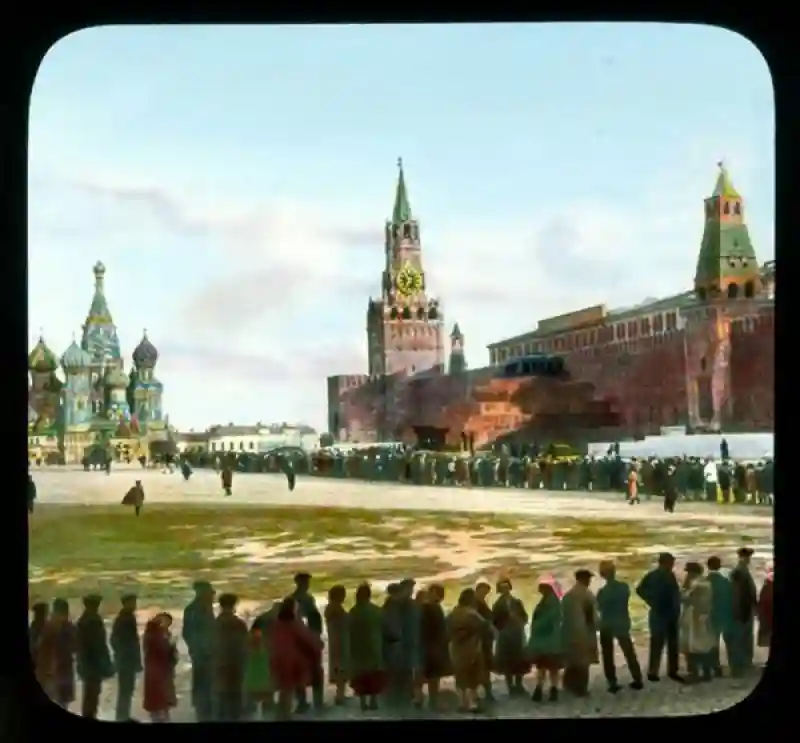 Уникальные цветные фото Москвы 1930-х годов