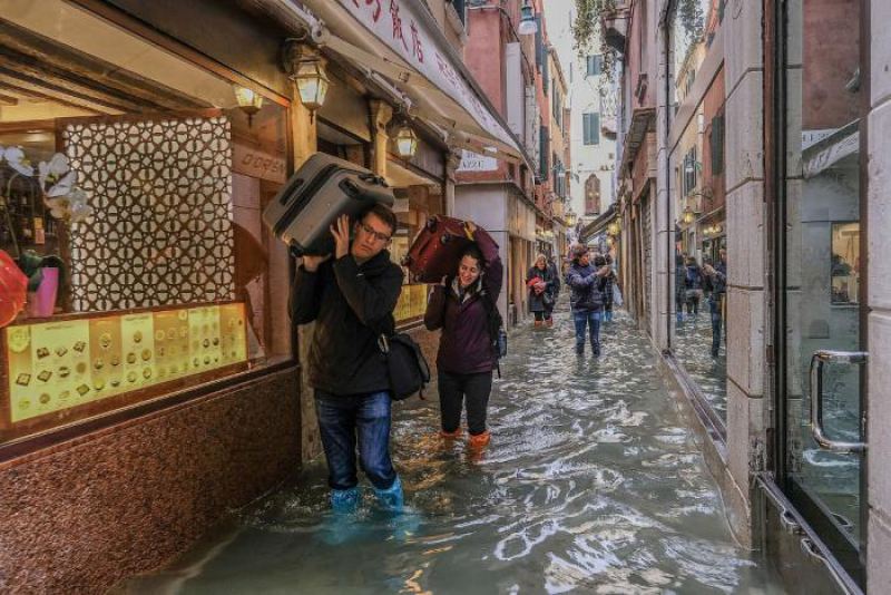 Прогулка по затопленной Венеции (14 фото)