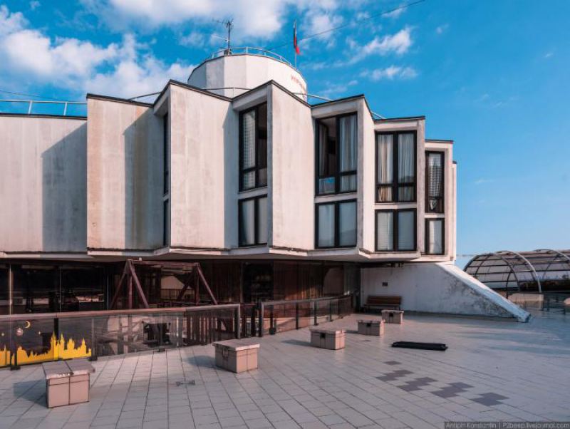 Поразительная архитектура Крыма: санаторий «Курпаты» (12 фото)