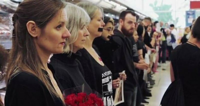 Веганы устроили митинг памяти в честь погибших рождественских индеек