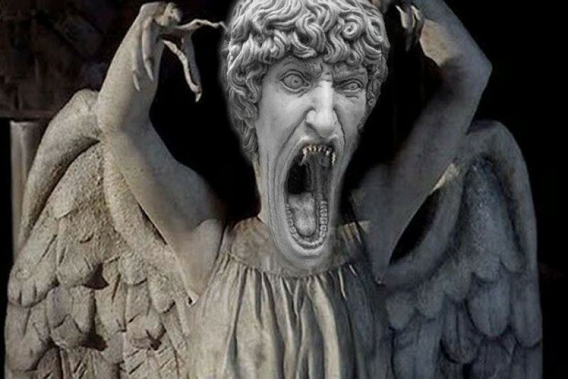 Кричащая статуя в Италии стала героиней мемов и фотожаб