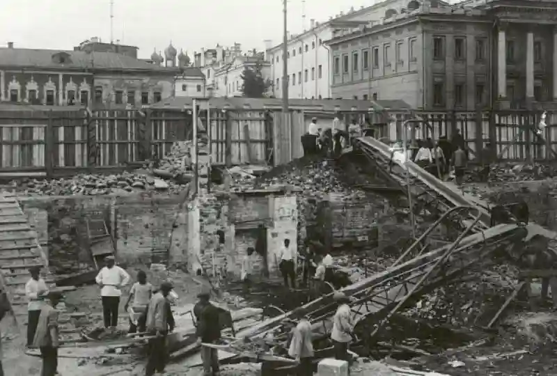 Сегодня небольшой экскурс по Охотному ряду. Современных фотографий