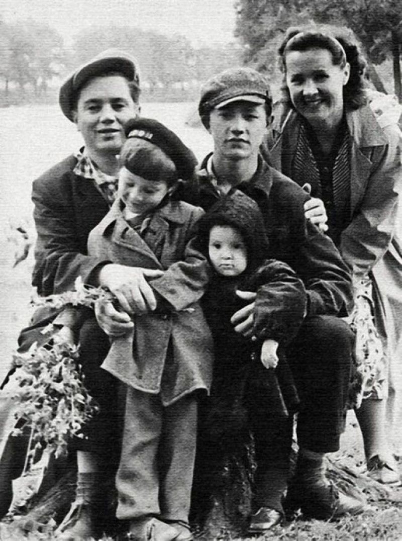 Легенды СССР в семейном кругу: редкие звездные фото из домашних