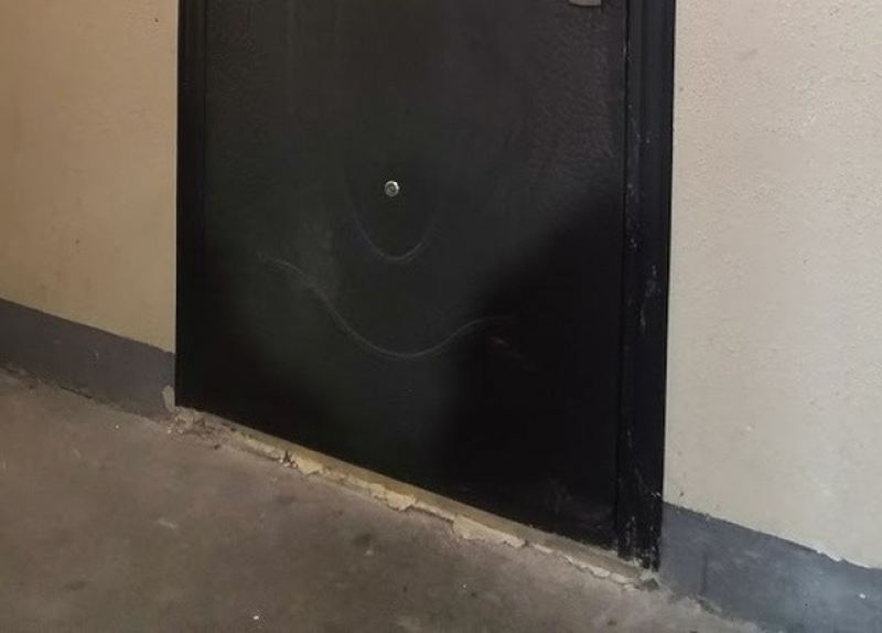 Что не так с входной дверью? 
