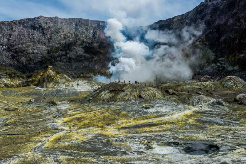 Путешествие на частный вулкан посреди океана (30 фото)