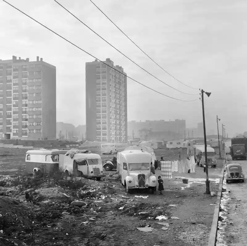 1962. Цыгане в пригороде Парижа