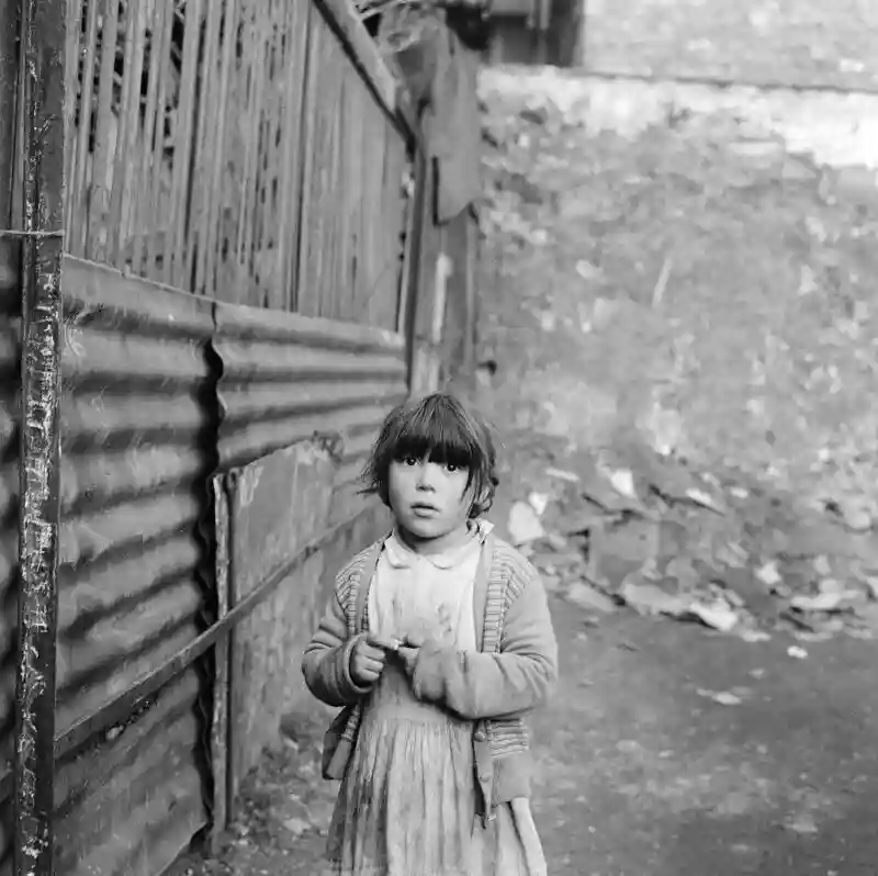 1962. Цыгане в пригороде Парижа