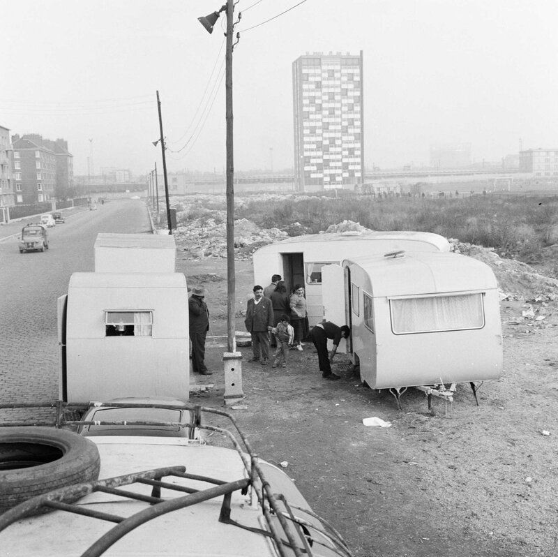 1962. Цыгане в пригороде Парижа