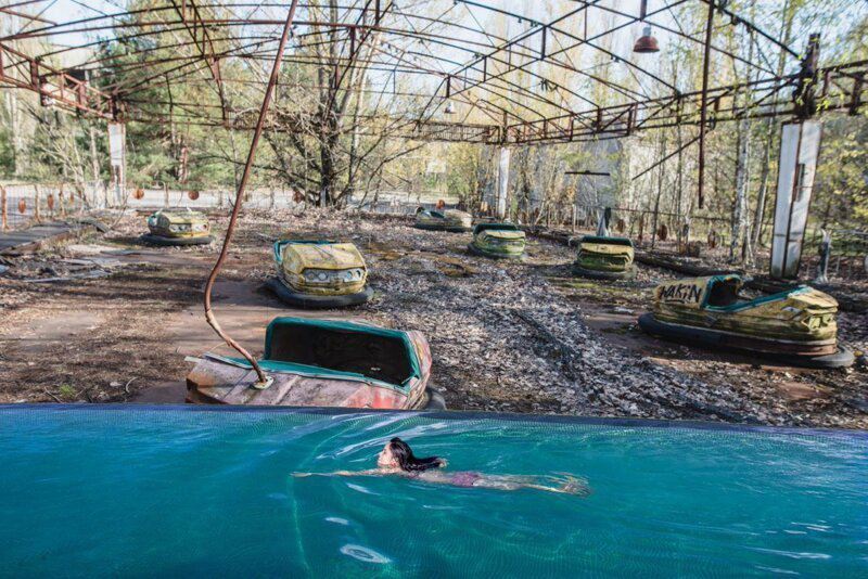 Открытый бассейн с видом на суровую действительность— новый флешмоб