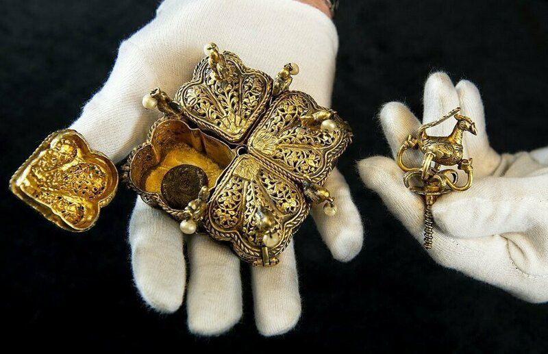 Бесценные артефакты на чердаке: британская пара нашла сокровища