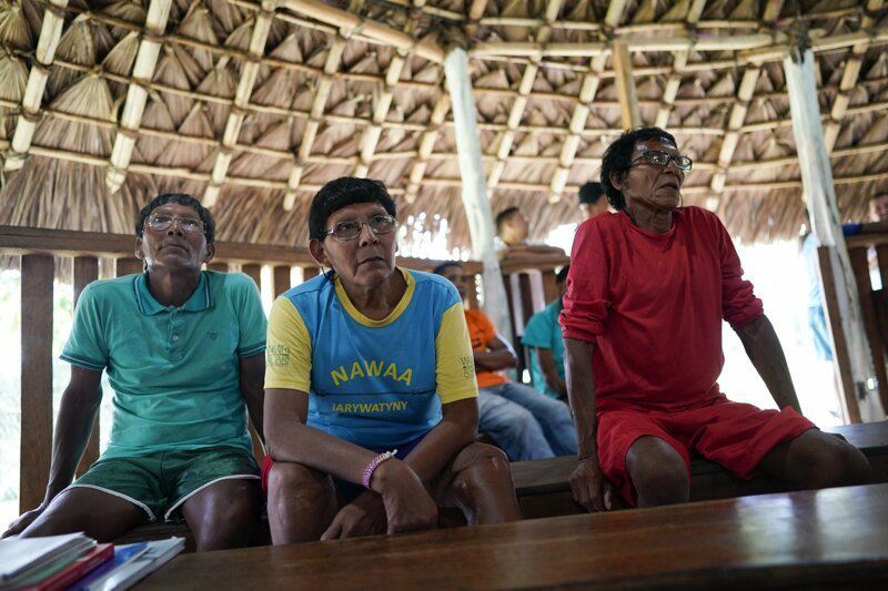 Дикие племена Амазонии судят армию за геноцид